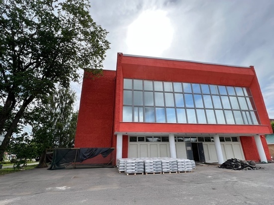 В Тихвине приступили ко второму этапу ремонта Дома культуры