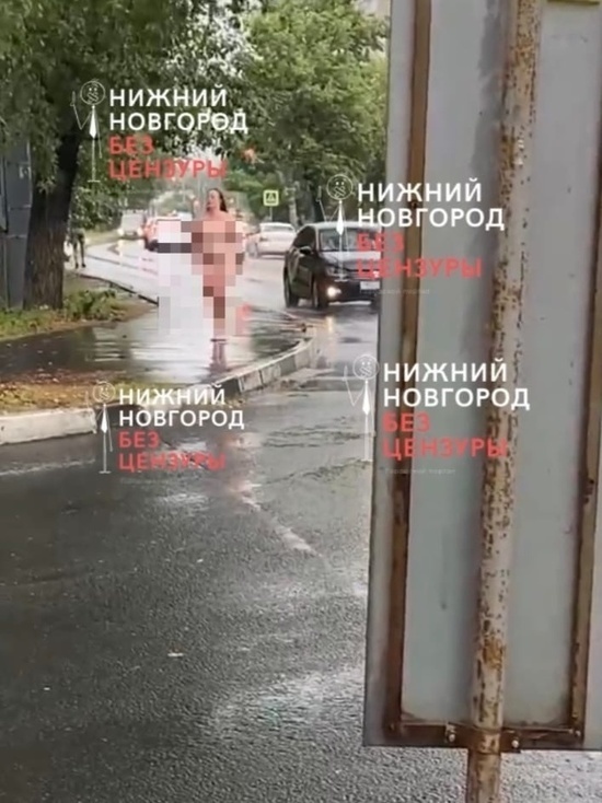 Голая женщина разгуливала по Нижнему Новгороду и что-то выкрикивала 18+