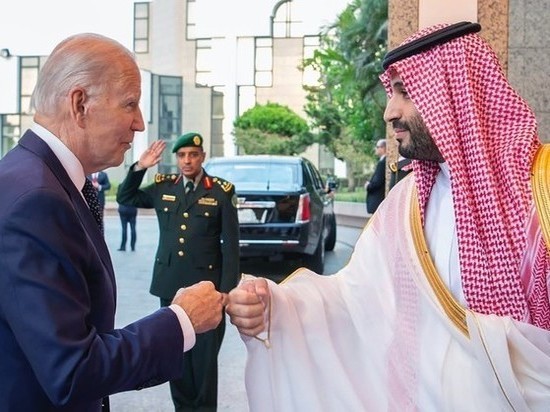 Президент США в нефтяной монархии встретили сдержанно