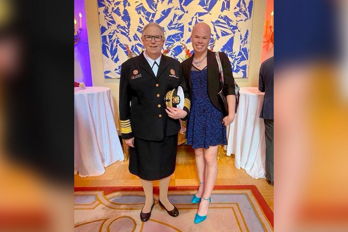 В Сети появилась фотография трансгендерного адмирала США Рейчел Левин - МК