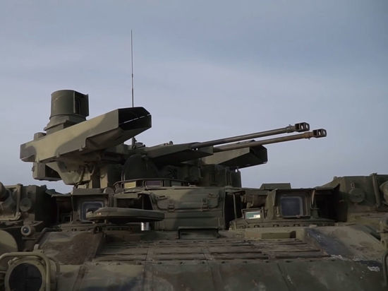 Российские военные начали стягивать больше современной техники к линии фронта в Донбассе