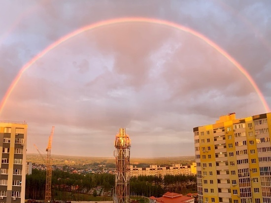 Воронежцев 16 июля восхитило красивейшее из природных чудес – радуга через весь город