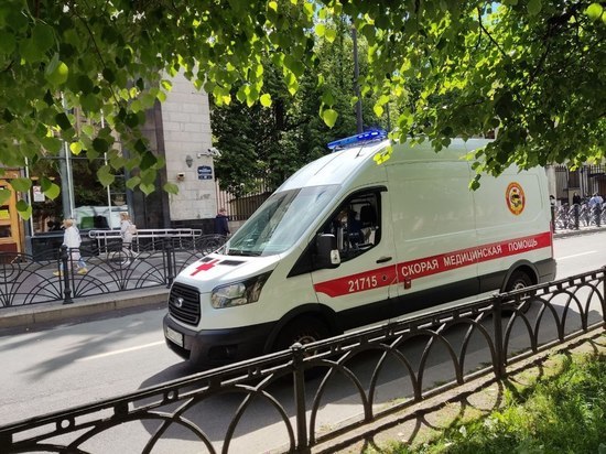 Скорая увезла жителя Кудрово в петербургскую больницу из собственной квартиры с тяжелыми травмами