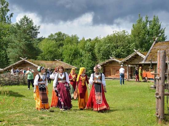В деревне Х века в Любытине прошел фестиваль культуры и быта «Славянский берег»