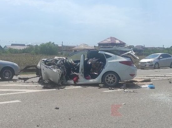 Шесть человек пострадали в лобовом ДТП под Краснодаром