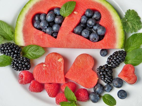 Нутрициолог назвал популярные фрукты, которые поднимают уровень сахара в крови