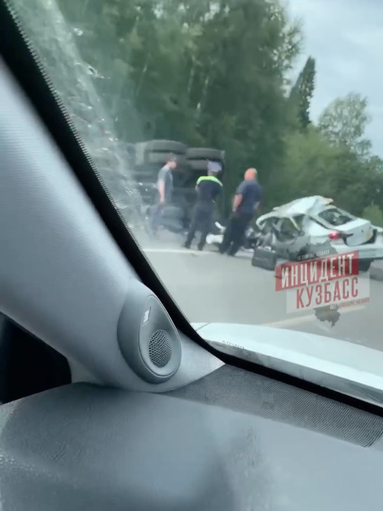 В результате жуткого ДТП на кузбасской трассе погиб мужчина