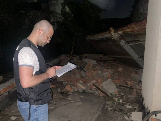 Около саратовского вокзала рухнуло строение: есть погибший