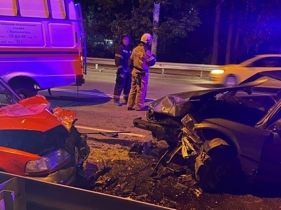 В Калининграде на Киевской произошло лобовое столкновение авто