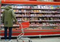 Население России на фоне сокращения реальных доходов переходит на модель "бережливого потребления" продовольствия, сообщает "Финмаркет" со ссылкой на данные одного из крупнейших российских ретейлеров, владеющего сетью из почти 20 тысяч продуктовых супермаркетов