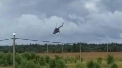 Жесткая посадка вертолета Ми-8 в поле около Гатчины попала на видео