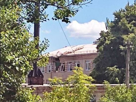 Дети Донецка лишились еще одной школы из-за обстрела