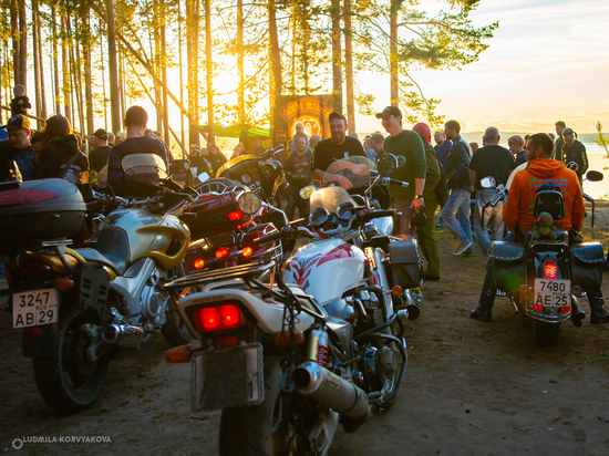 Наши корреспонденты побывали на традиционном слете любителей рока и мотоциклов