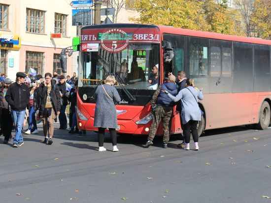 В Хабаровске избавятся от машин на остановке у ДК Профсоюзов