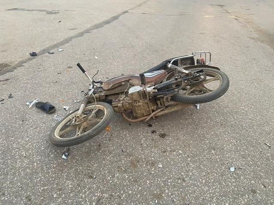 В Якутии несовершеннолетний мотоциклист и два его пассажира пострадали в ДТП