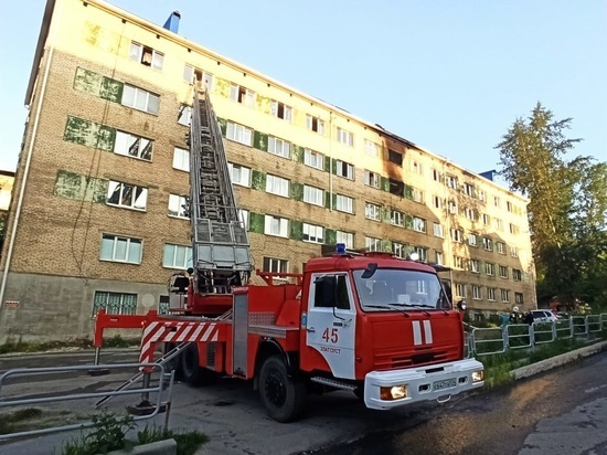 В Златоусте загорелась пятиэтажка, есть пострадавшие