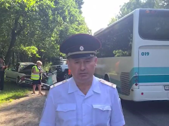 Под Калининградом рейсовый автобус врезался в два легковых авто