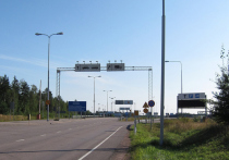 Первопроходцы открытой 15 июля сухопутной финско-российской границы рассказывают, что весть об отмене оснований для поездки до северных рубежей, как в анекдоте, «дошла не сразу»: с утра 15 июля пограничники все еще требовали обосновать поездку