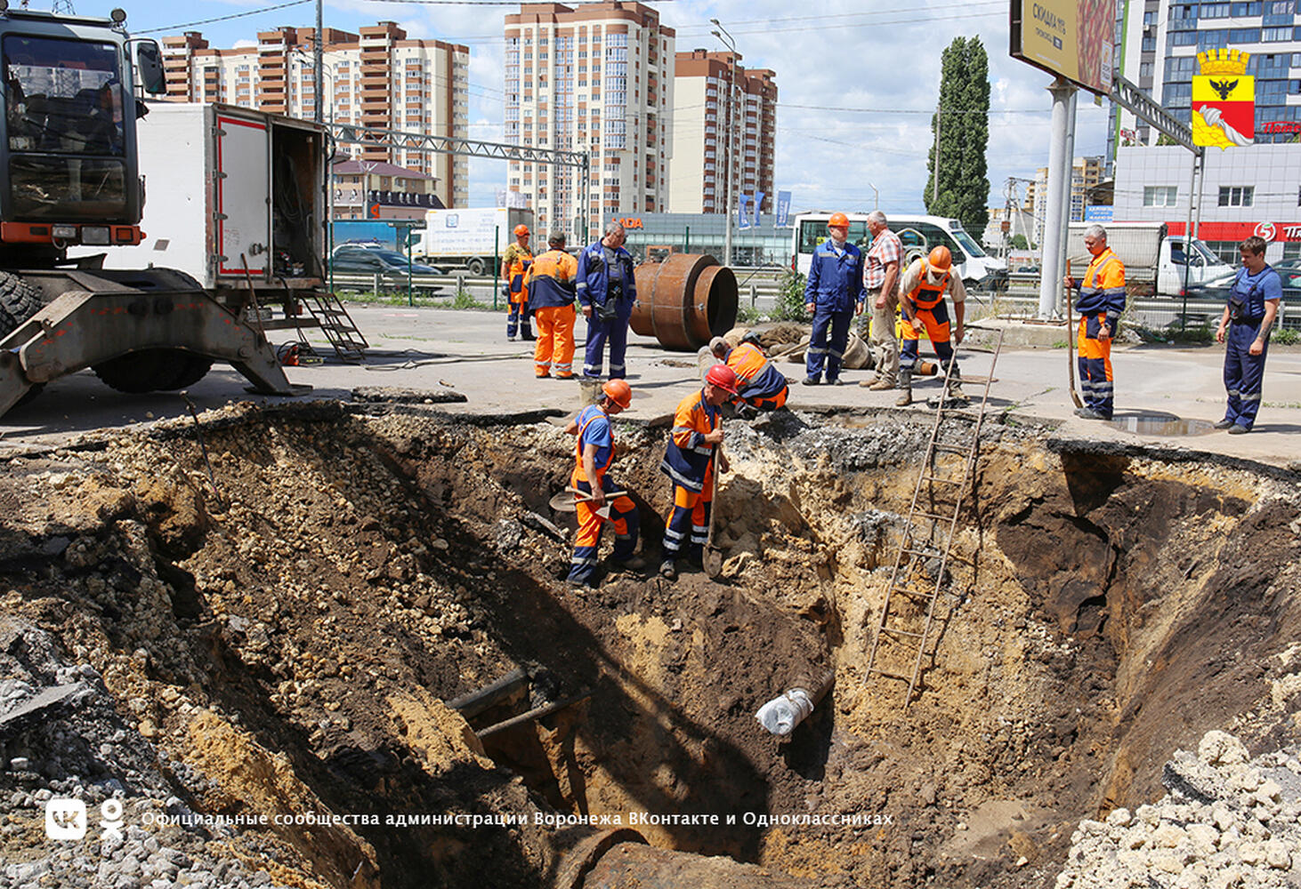 Водоканал воронеж. Авария на водоводе. Ведутся ремонтные работы. Авария на водоводе Воронеж сегодня. Аварийная машина водоканала.