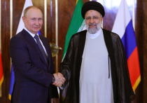 Президент России Владимир Путин прибыл во вторник в Иран с визитом для переговоров с иранским и турецким коллегами Эбрагимом Раиси и Реджепом Тайипом Эрдоганом