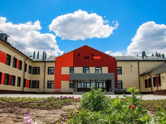 Одна из лучших в крае: в Троицком районе достраивают современную школу