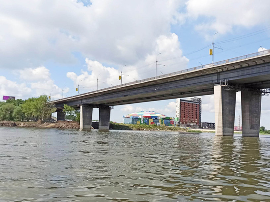 Температура воды в Оби опустилась ниже +20 градусов в Новосибирске