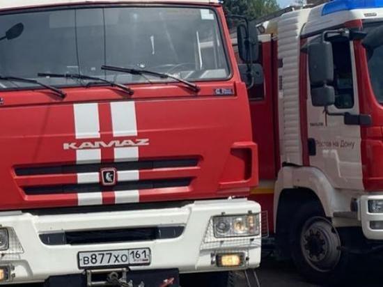 В Ростове на Западном дотла сгорел склад