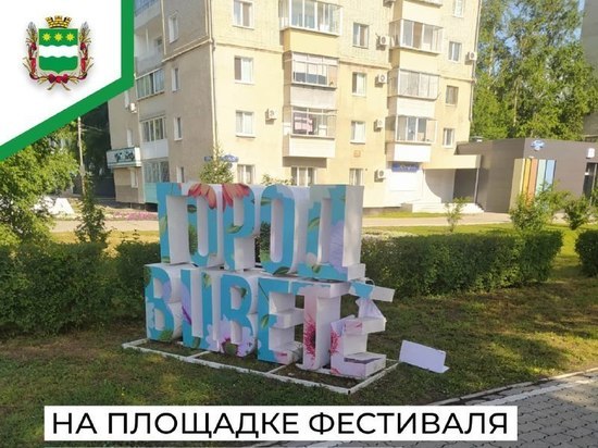 В Благовещенске вандалы испортили арт-объект фестиваля цветов