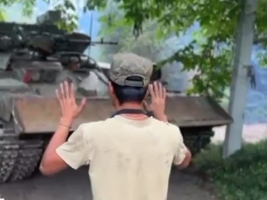 Российские военнослужащие угнали с поля боя танк ВСУ