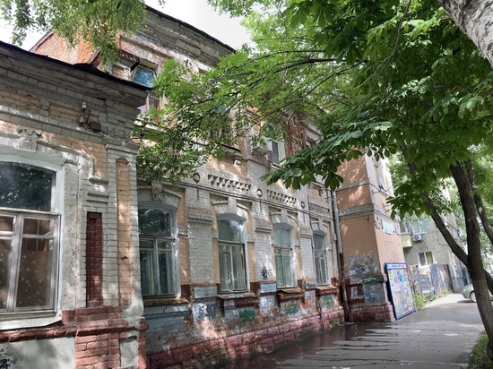 Дом с необычными окнами, где жил саратовский вице-губернатор, признали памятником