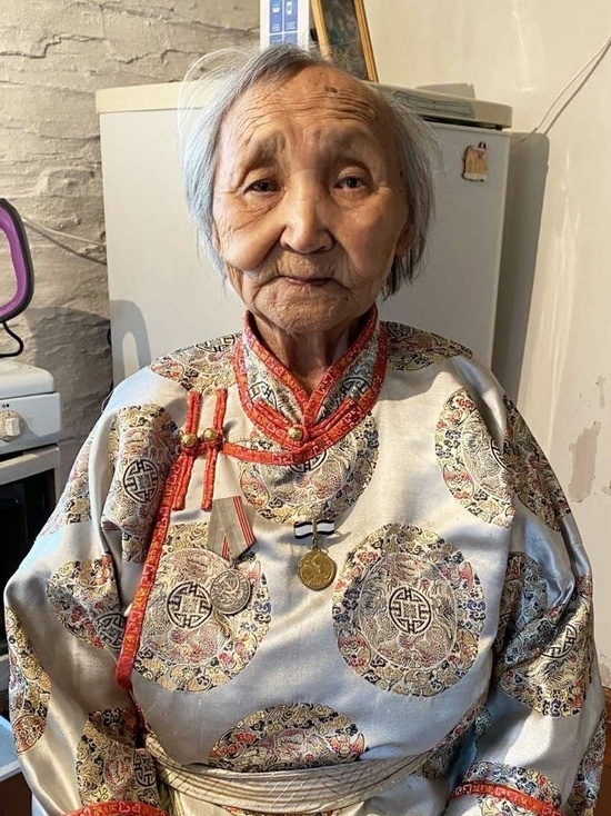 Ветерану  «ЕР» к 90-летнему юбилею передали подарки от Андрея Турчака