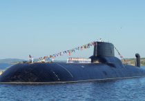Информация, ранее озвученная в СМИ о том, что легендарная, самая большая в мире стратегическая атомная подводная лодка «Дмитрий Донской» выводится из боевого состава ВМФ РФ, оказалась преждевременной