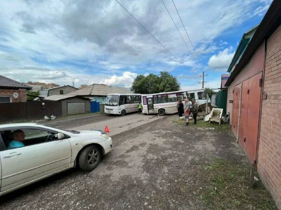 В Красноярске в ДТП с маршруткой и «Тойотой» пострадали пассажир и кондуктор