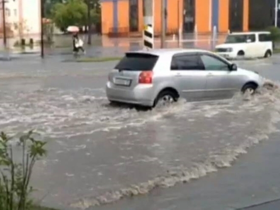 В Красноярском крае после сильных дождей дороги превратились в реки