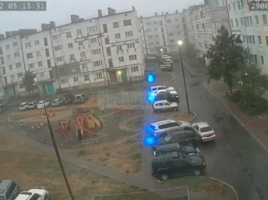 Водитель Toyota Chaser врезался в припаркованные автомобили на севере Сахалина