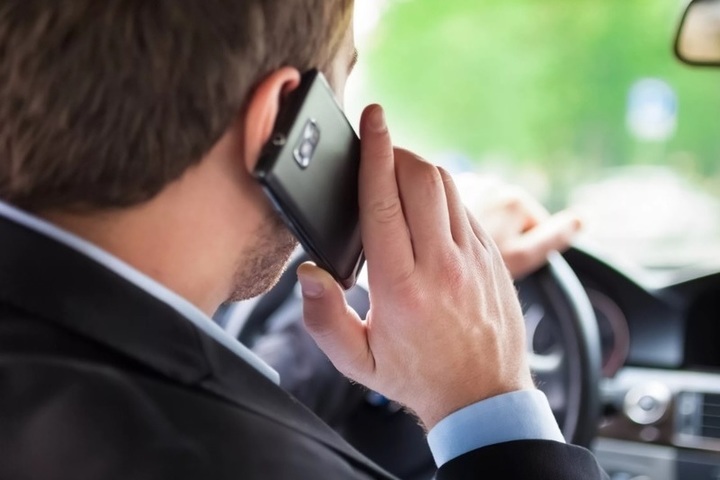В Костроме начали штрафовать водителей болтающих по телефону за рулем