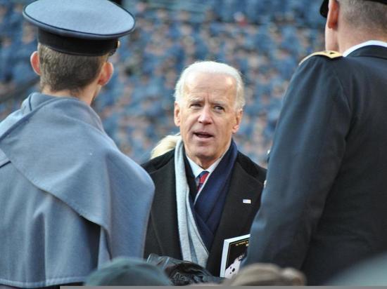 Врач Бейкер спрогнозировал смерть Байдена в середине второго президентского срока