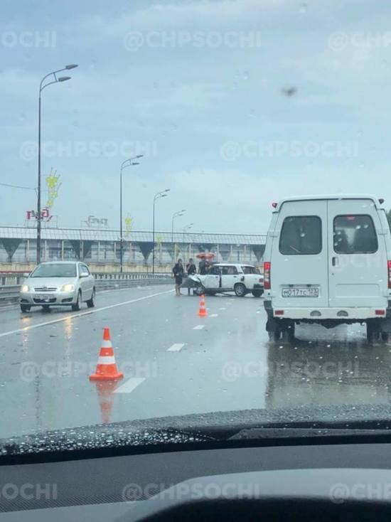 Возле аэропорта Сочи произошла жёсткая авария