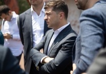 На Украине сразу несколько радиостанций выпустили "срочную" новость, согласно которой президент страны Владимир Зеленский якобы находится в реанимации в тяжелом состоянии
