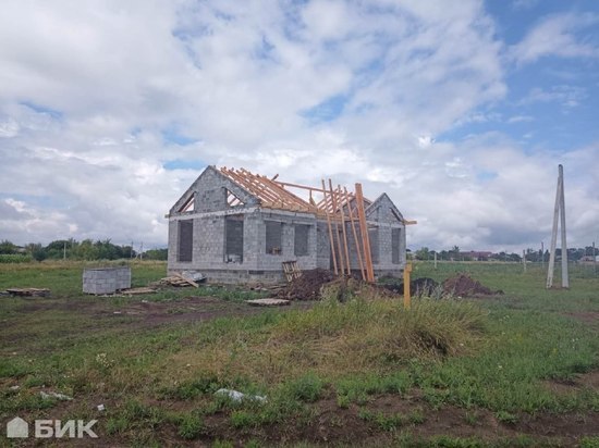 В Белгородской области продолжается строительство домов для многодетных семей