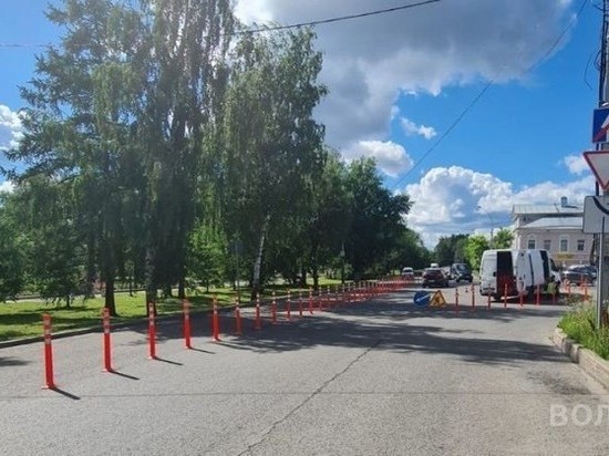Дорожные столбики установлены на переходе к Торговой площади в Вологде