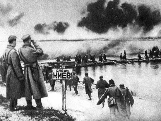 Красная Армия передала сельчанам тысячи тонн зерна