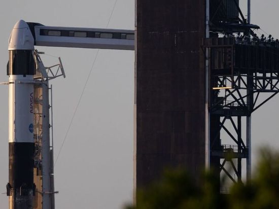 Запуск ракеты компании SpaceX отменен менее чем за минуту до старта
