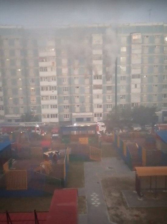 В Новом Уренгое сгорела квартира в жилом доме
