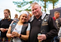 Семейная пара из Эстонии, с которой удалось переговорить нашему корреспонденту на байк-фестивале под Гирвасом, была в полном восторге от всего увиденного