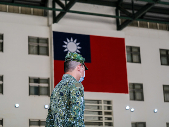 В Пекине намекнули на военный ответ на визит спикера палаты представителей США в Тайбэй