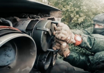 Пресс-служба министерства обороны России опубликовало видео боевой работы тяжелой огнеметной системы ТОС-1А «Солнцепек» Западного военного округа