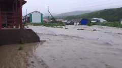 В Северо-Курильске река вышла из берегов: видео дождевого паводка