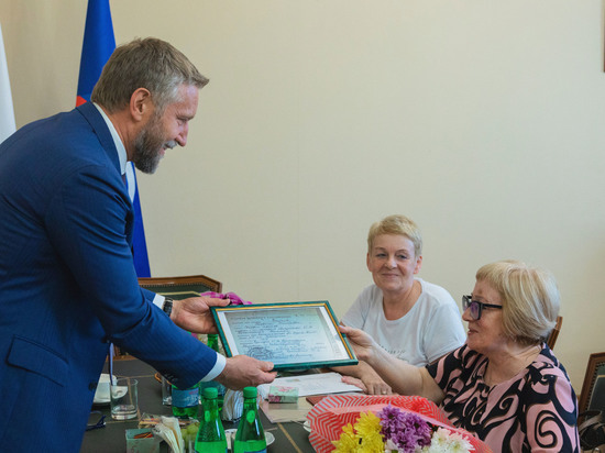 К награде не прилагались никакие документы, но на ней был идентификационный номер