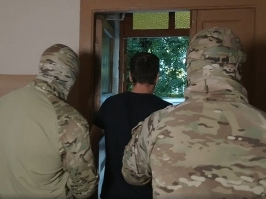 ФСБ задержала в Крыму мужчину, собравшегося воевать за Украину